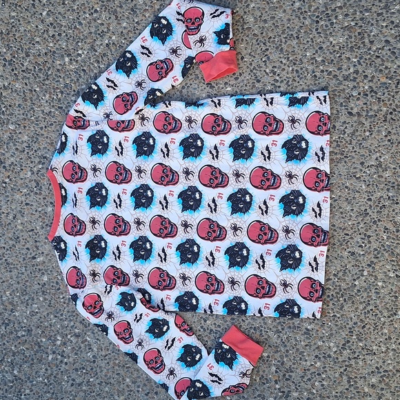 Creepy Co. Presents Beistle Halloween Spooky Skull Cat & Spiderweb Print Pajamas - Picture 6 of 15